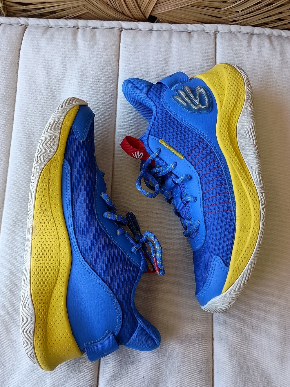 Under Armour Curry 3Z7 in the "Royal Taxi" blue and yellow colorway_6